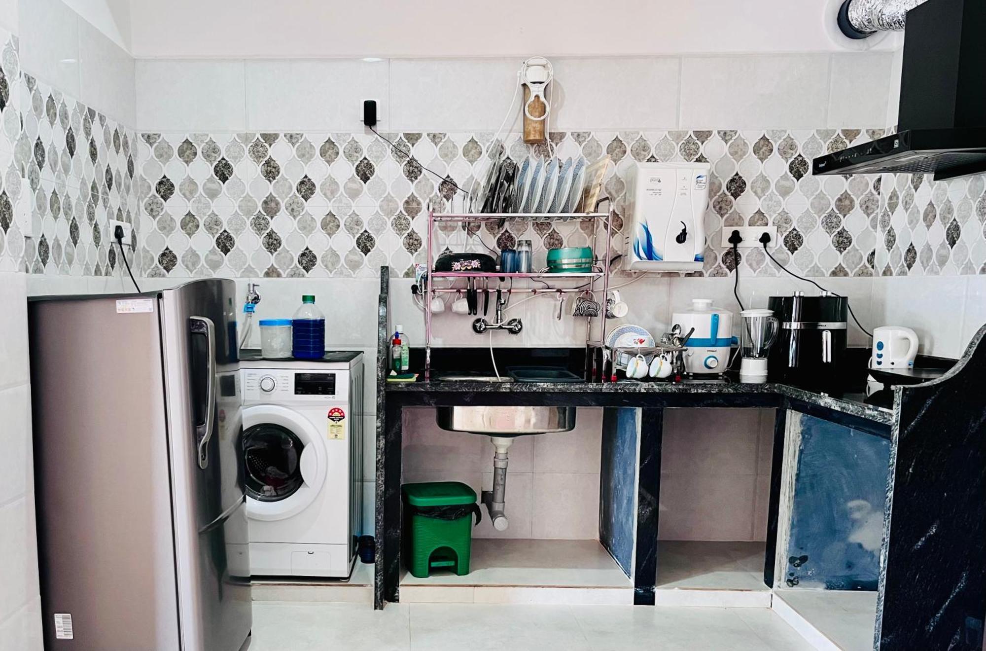 Happy Moon Homestay Aldona ภายนอก รูปภาพ